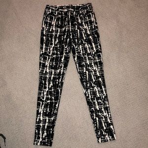 Top shot black and white patterned pants